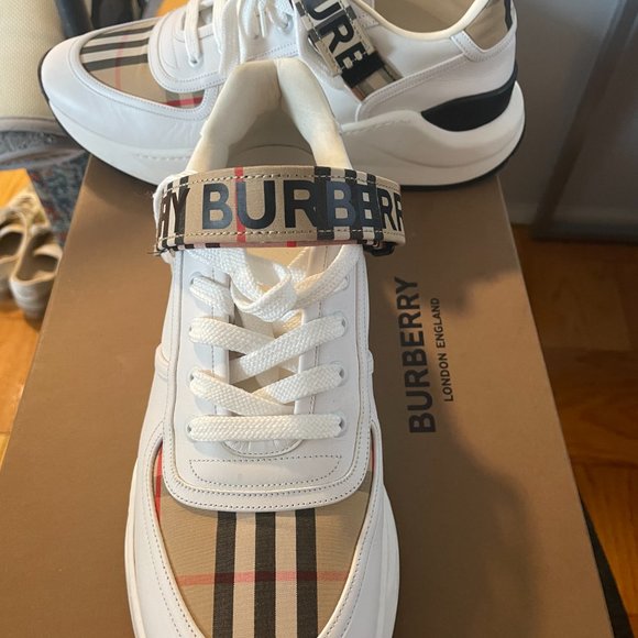 Athletic_Shoes